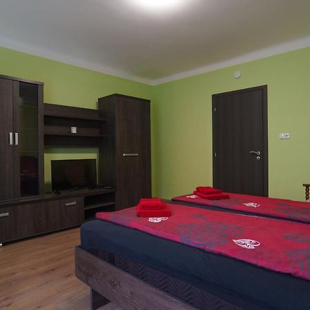 Lia Apartman Pécs Exterior foto