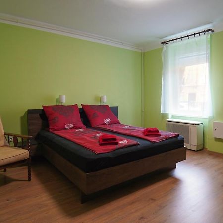 Lia Apartman Pécs Exterior foto