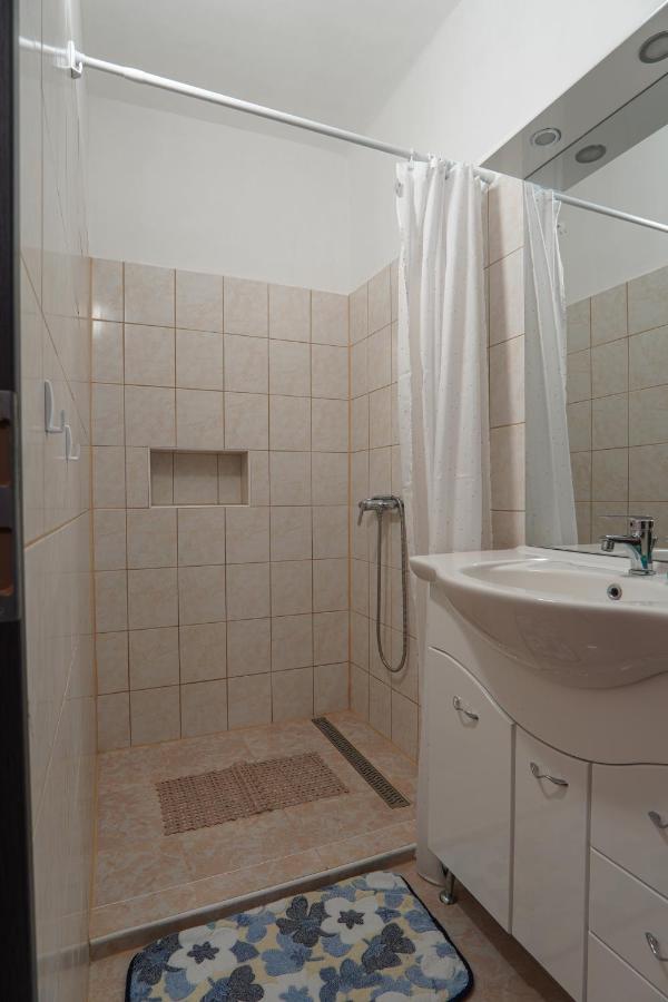 Lia Apartman Pécs Exterior foto