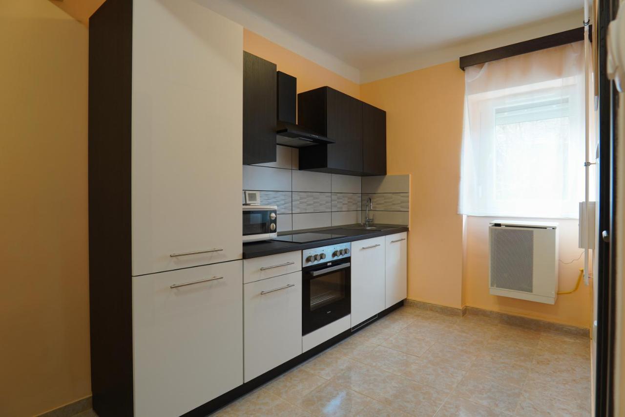 Lia Apartman Pécs Exterior foto