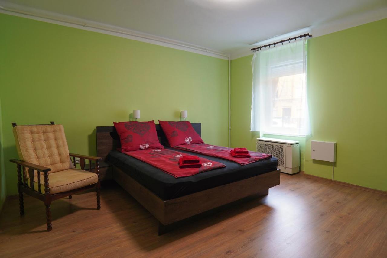 Lia Apartman Pécs Exterior foto